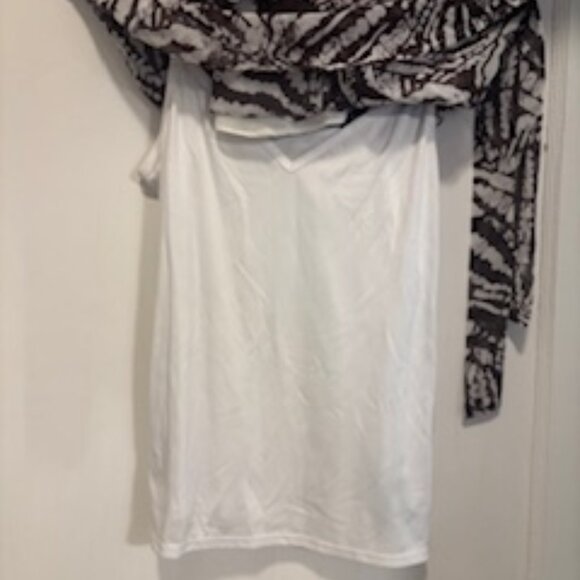 AGB Women's Blouse Size Small. - Picture 5 of 5